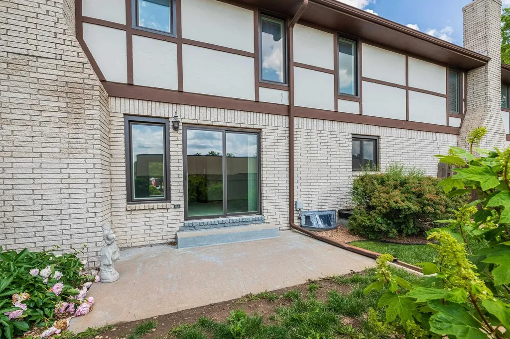 641 N Woodlawn Wichita KS 67208