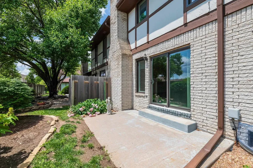 641 N Woodlawn Wichita KS 67208