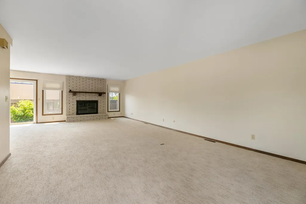 641 N Woodlawn Wichita KS 67208