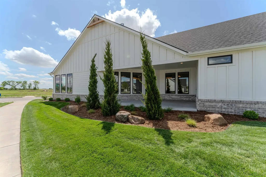 2718 W Shearwater Street Wichita KS 67204