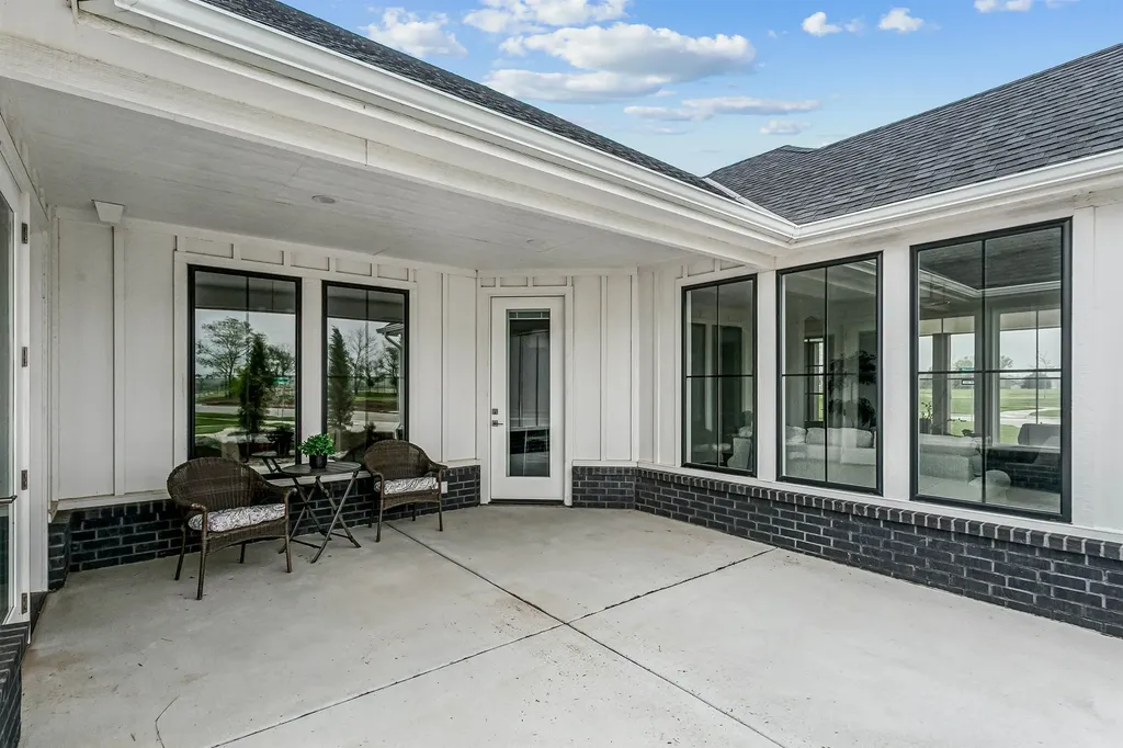 2628 N Shearwater Wichita KS 67204