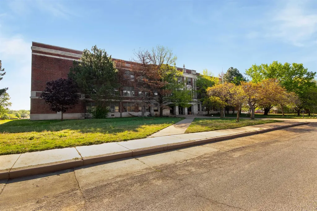 311 N A Street Wellington KS 67152