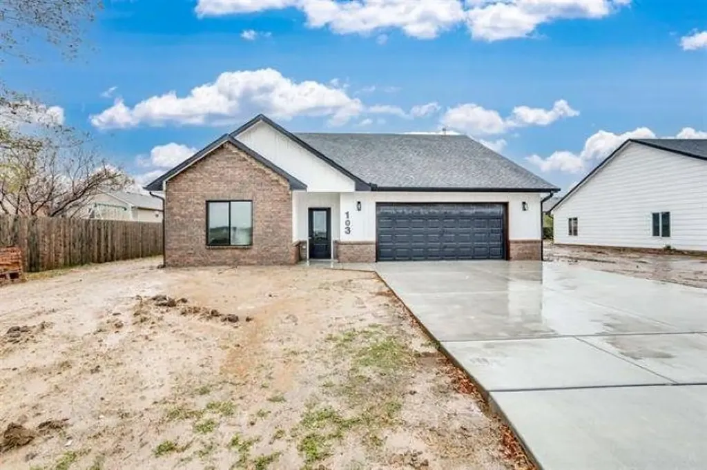 103 Oxford Avenue Bentley KS 67016