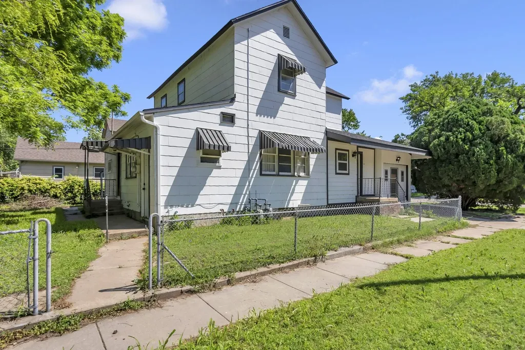 729 & 729 1/2 S Martinson Street Wichita KS 67213
