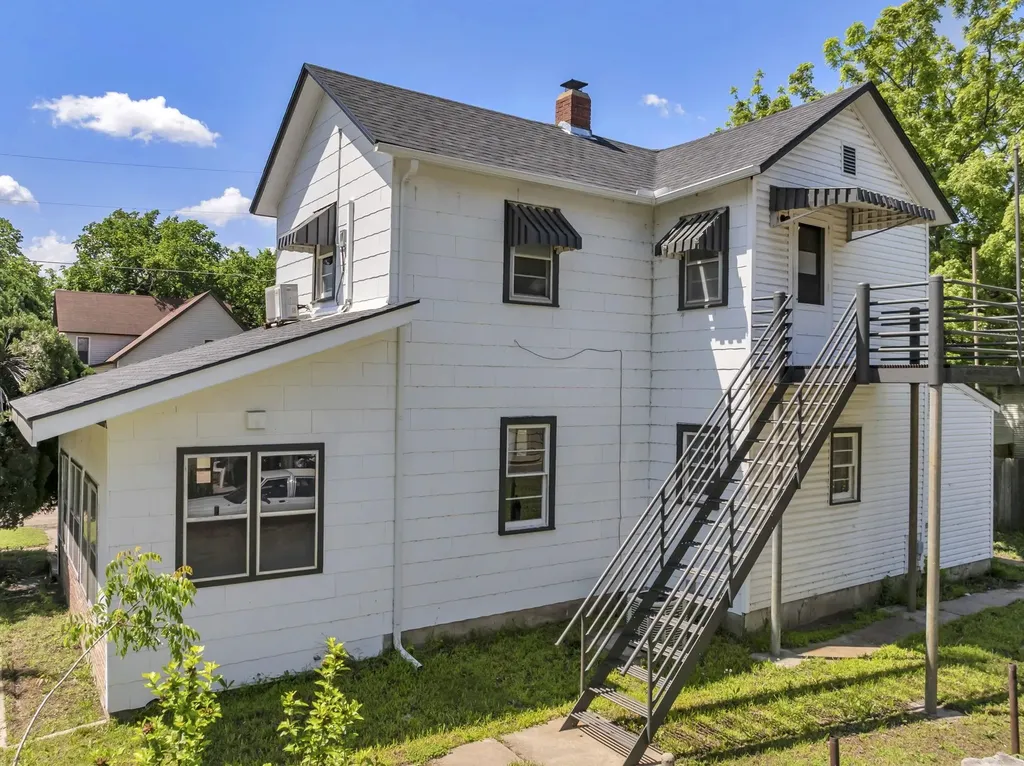 729 & 729 1/2 S Martinson Street Wichita KS 67213
