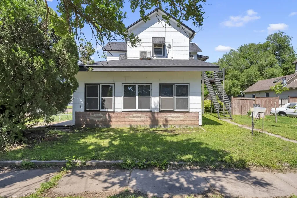 729 & 729 1/2 S Martinson Street Wichita KS 67213