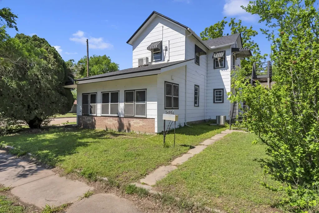 729 & 729 1/2 S Martinson Street Wichita KS 67213