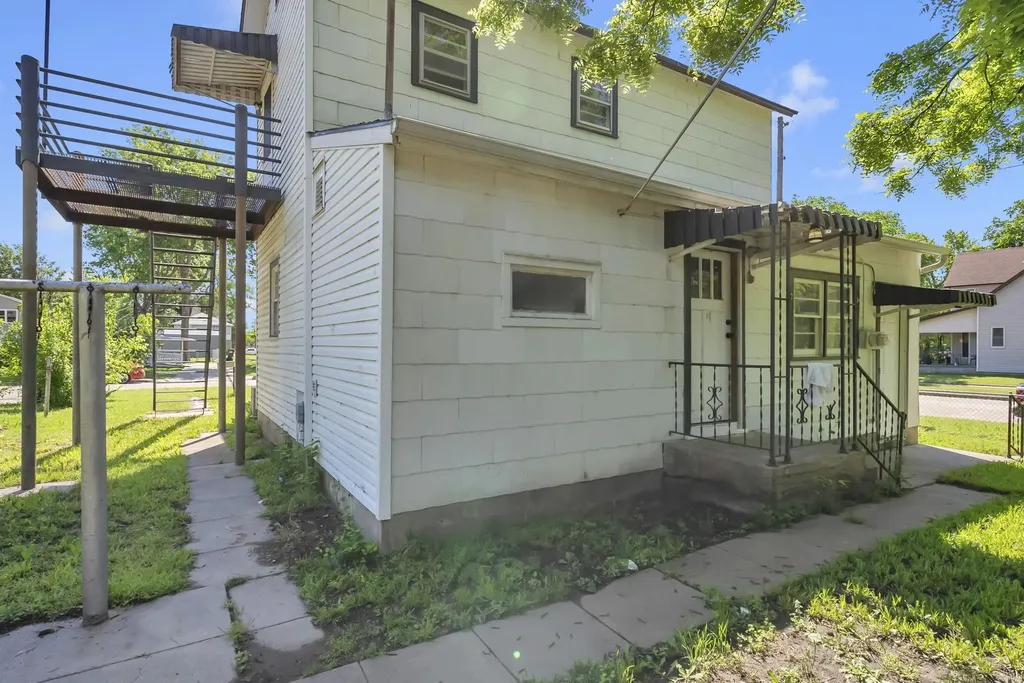 729 & 729 1/2 S Martinson Street Wichita KS 67213