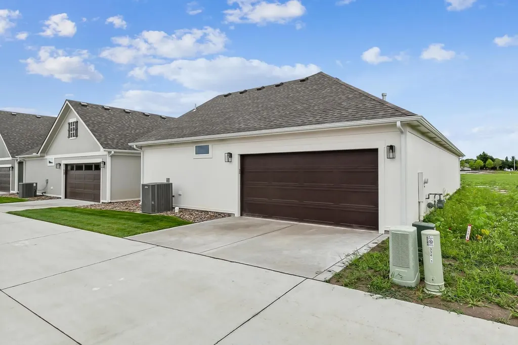 328 W Pepper Tree Road Andover KS 67002