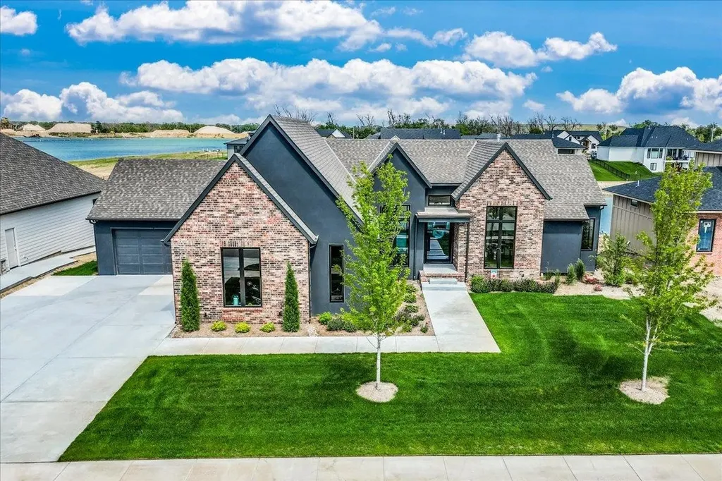 4612 N Ridge Port Street Wichita KS 67205-8824