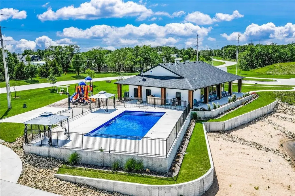4612 N Ridge Port Street Wichita KS 67205-8824