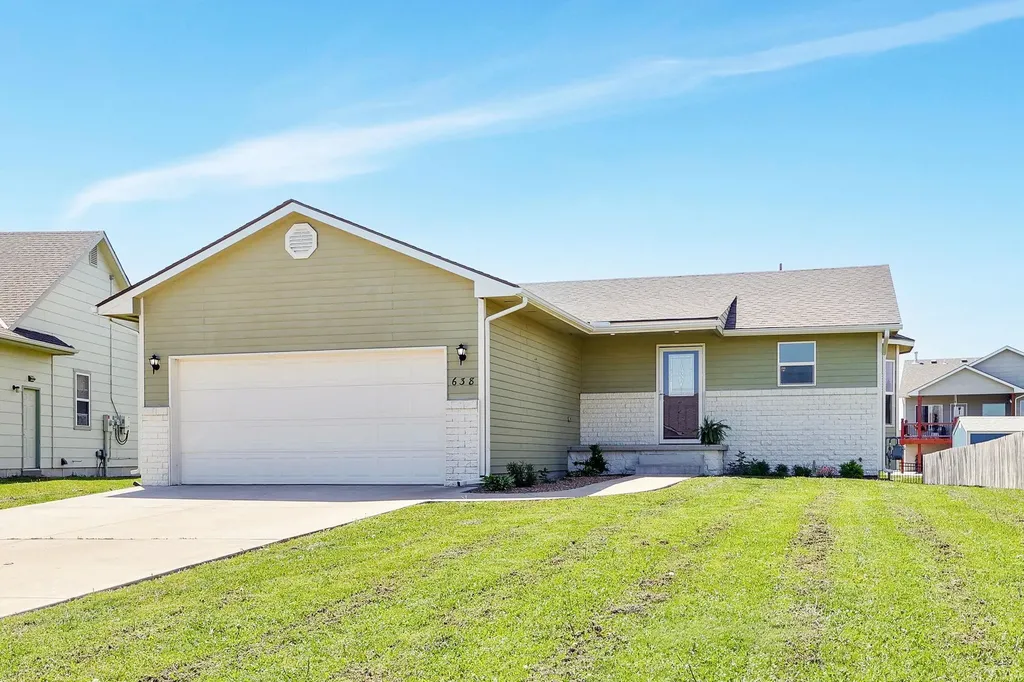 638 N Redbud Court Valley Center KS 67147