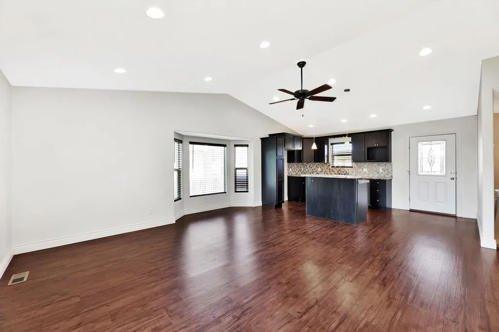 638 N Redbud Court Valley Center KS 67147