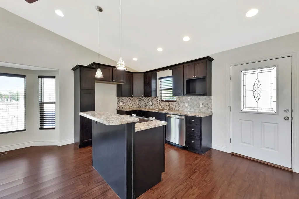 638 N Redbud Court Valley Center KS 67147