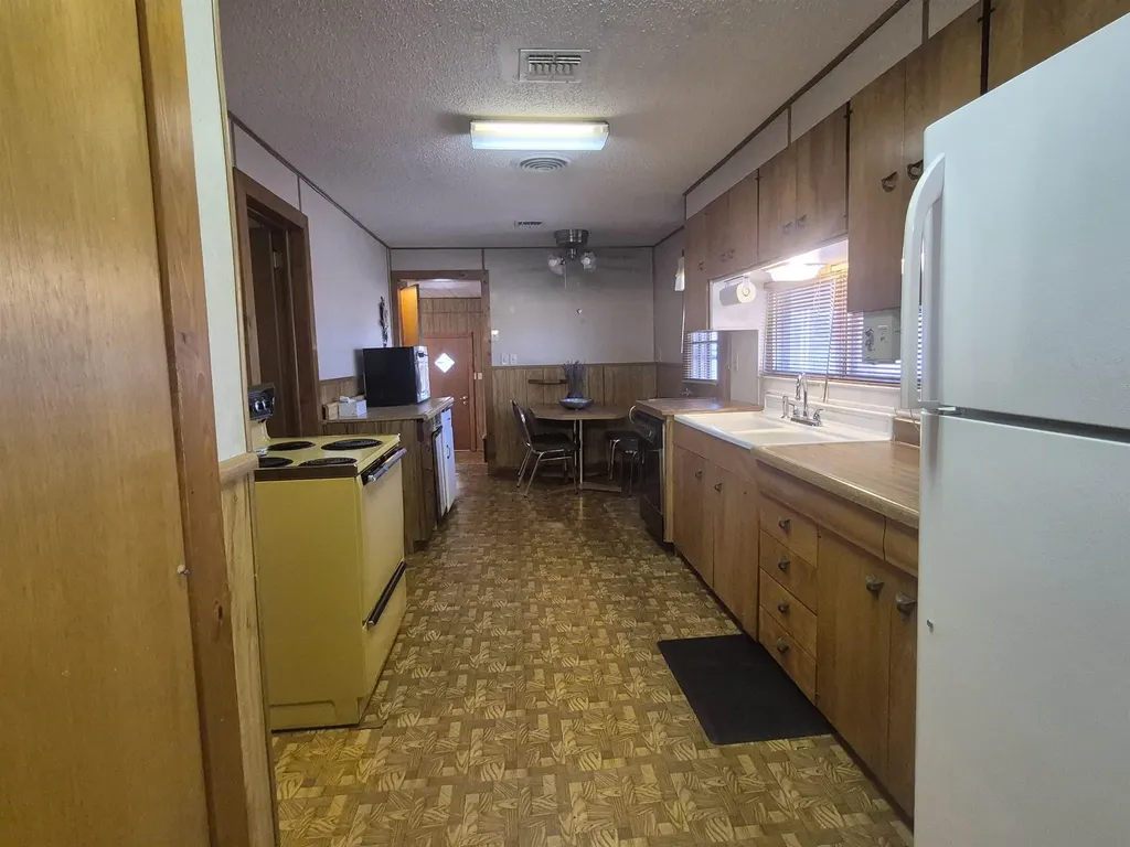 1533 N C Street Arkansas City KS 67005