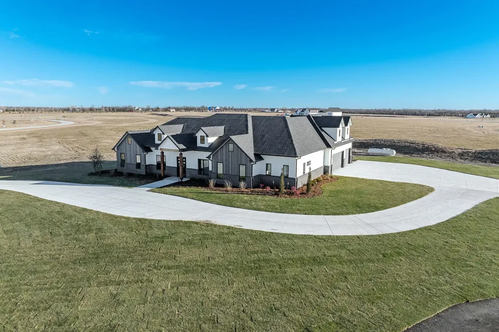 11270 E Quail Creek Road Derby KS 67037