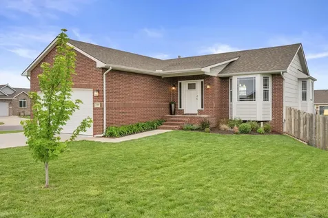 719 S Cherrywood Circle Andover KS 67002