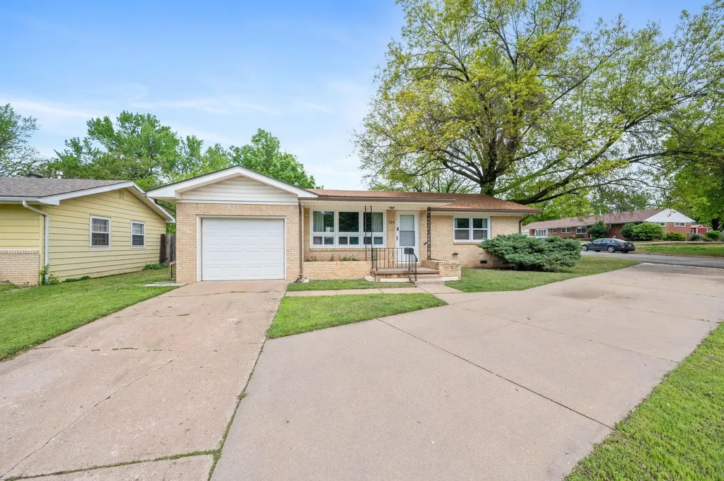 124 E Kelly Avenue Augusta KS 67010