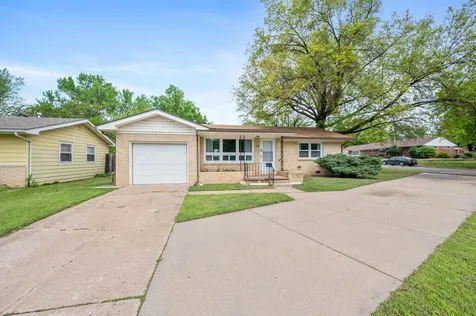 124 E Kelly Avenue Augusta KS 67010