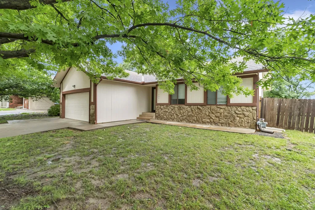 2031 N Burning Tree Derby KS 67037