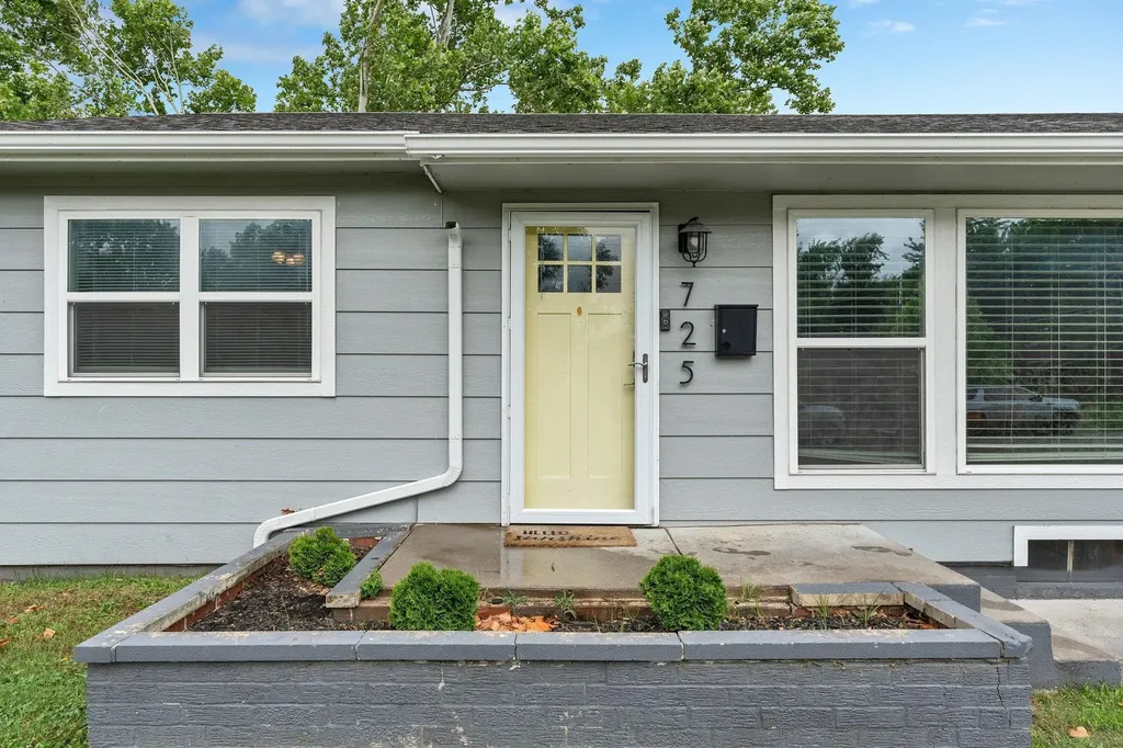 725 N Redbarn Wichita KS 67212