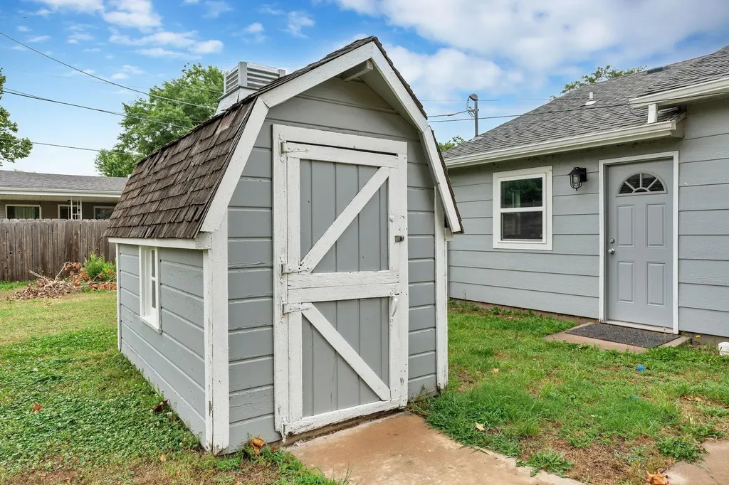 725 N Redbarn Wichita KS 67212