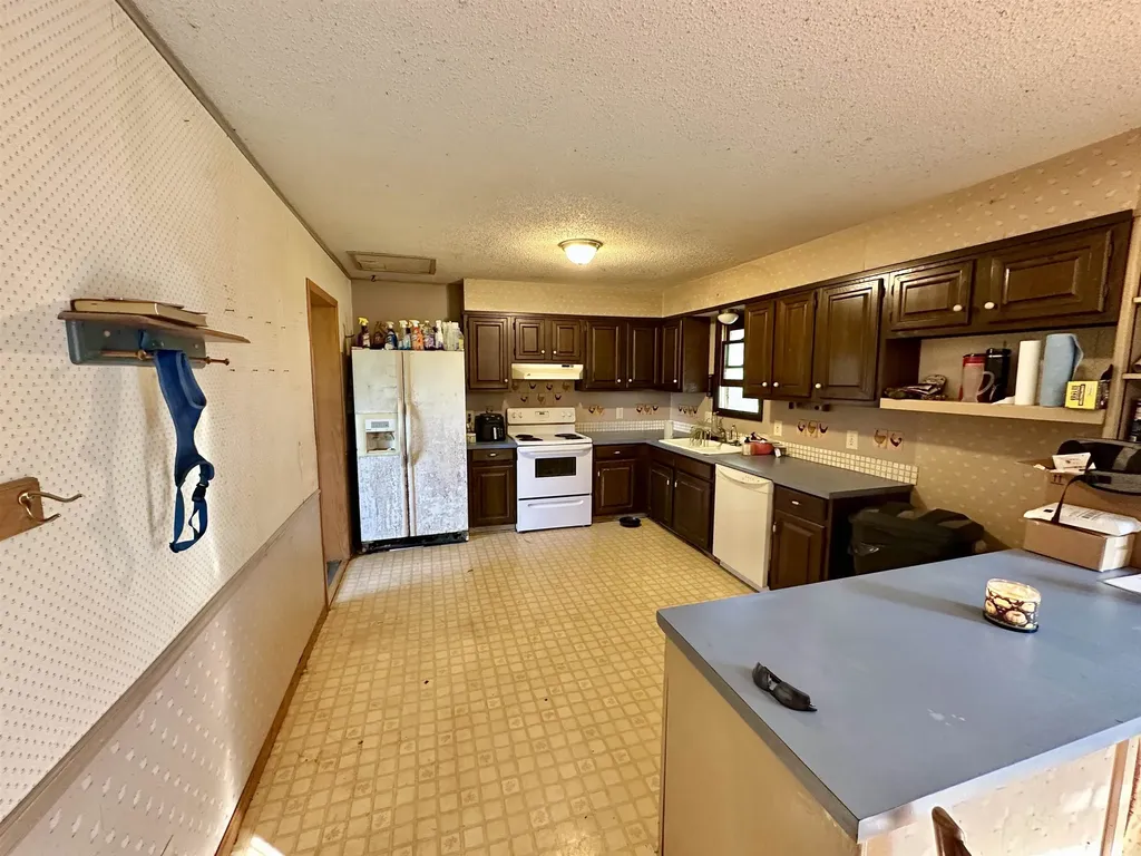 12770 SW 15th Benton KS 67017