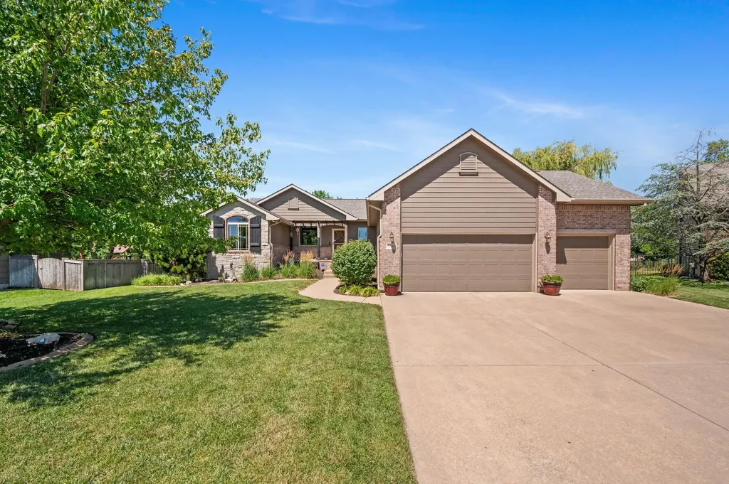 2303 N Flutter Lane Wichita KS 67228