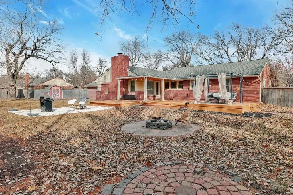 315 Courtleigh Street Wichita KS 67218