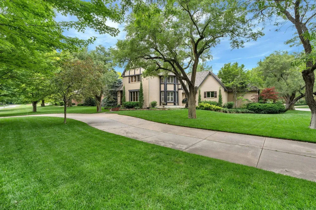825 N Linden Court Wichita KS 67206