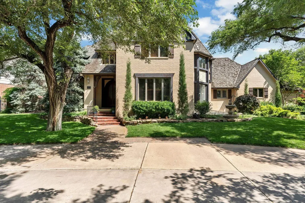 825 N Linden Court Wichita KS 67206