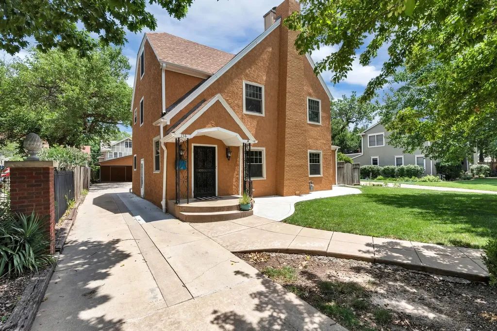 134 N Broadview Wichita KS 67208