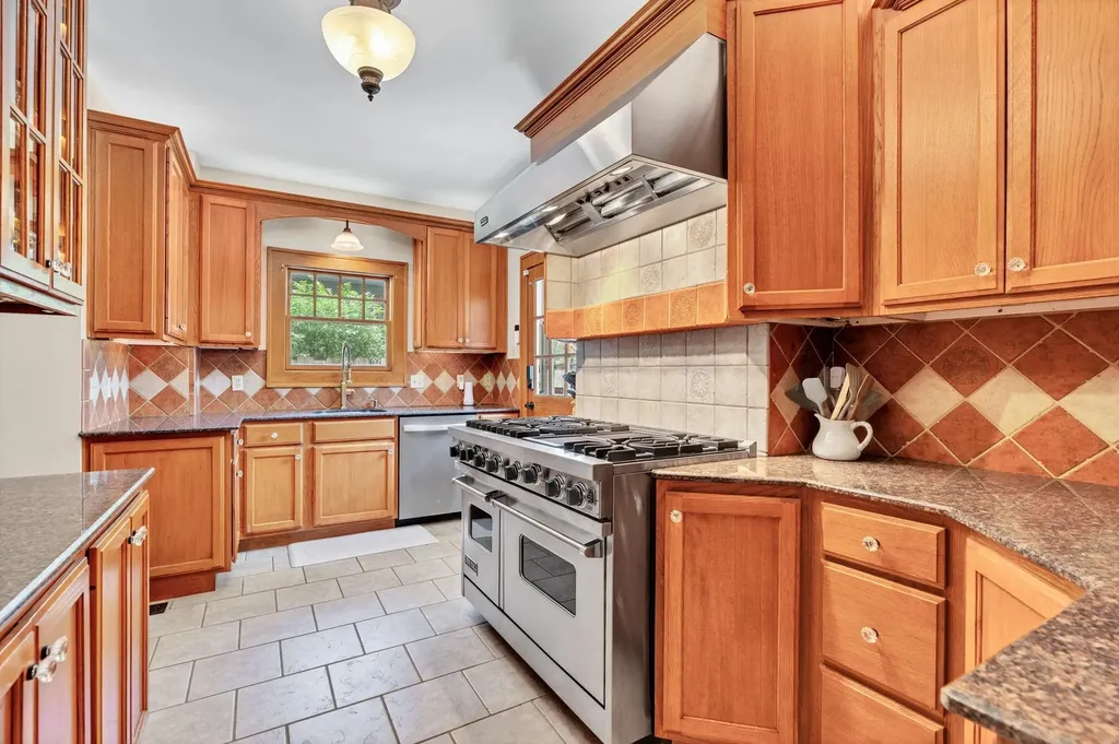134 N Broadview Wichita KS 67208