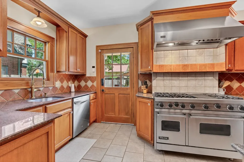134 N Broadview Wichita KS 67208