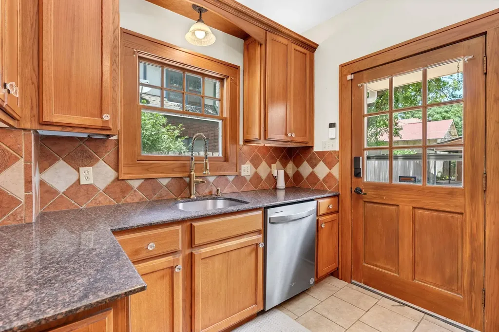 134 N Broadview Wichita KS 67208