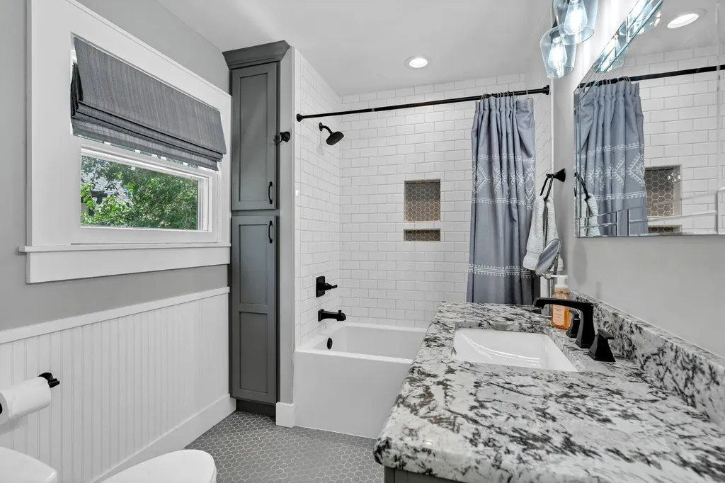 134 N Broadview Wichita KS 67208