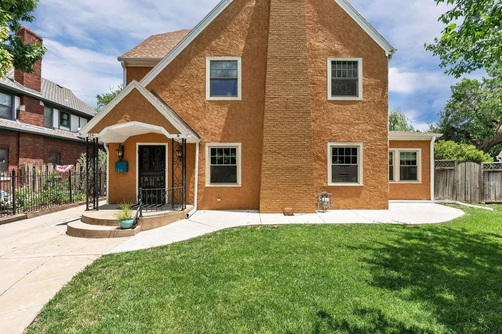134 N Broadview Wichita KS 67208