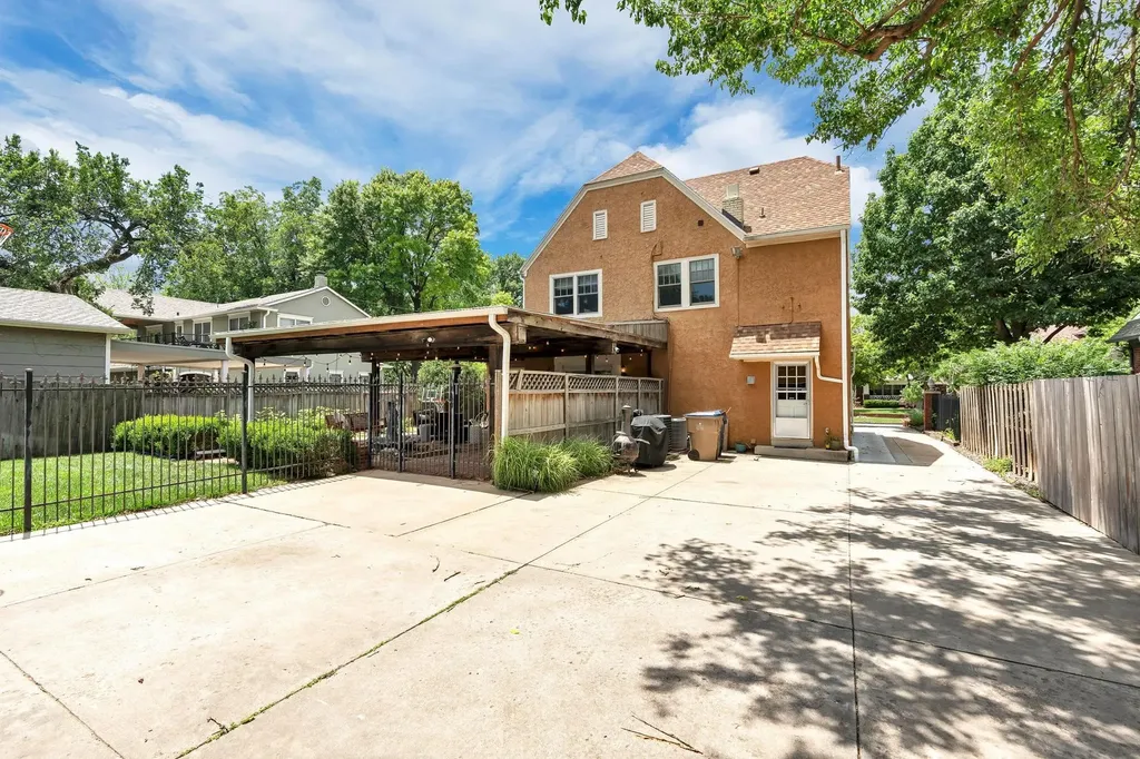 134 N Broadview Wichita KS 67208