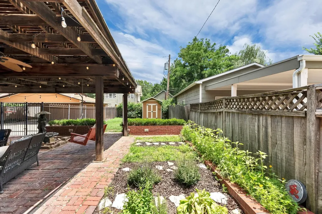 134 N Broadview Wichita KS 67208