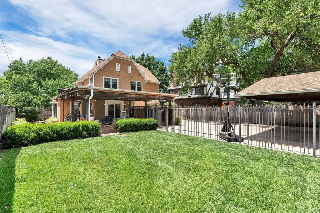 134 N Broadview Wichita KS 67208