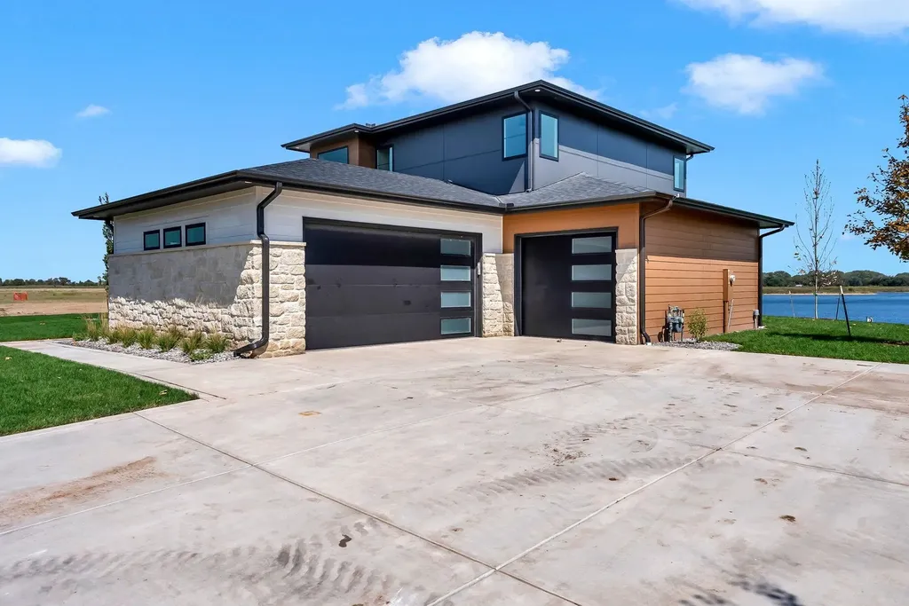 5118 Shoreside Street Maize KS 67101
