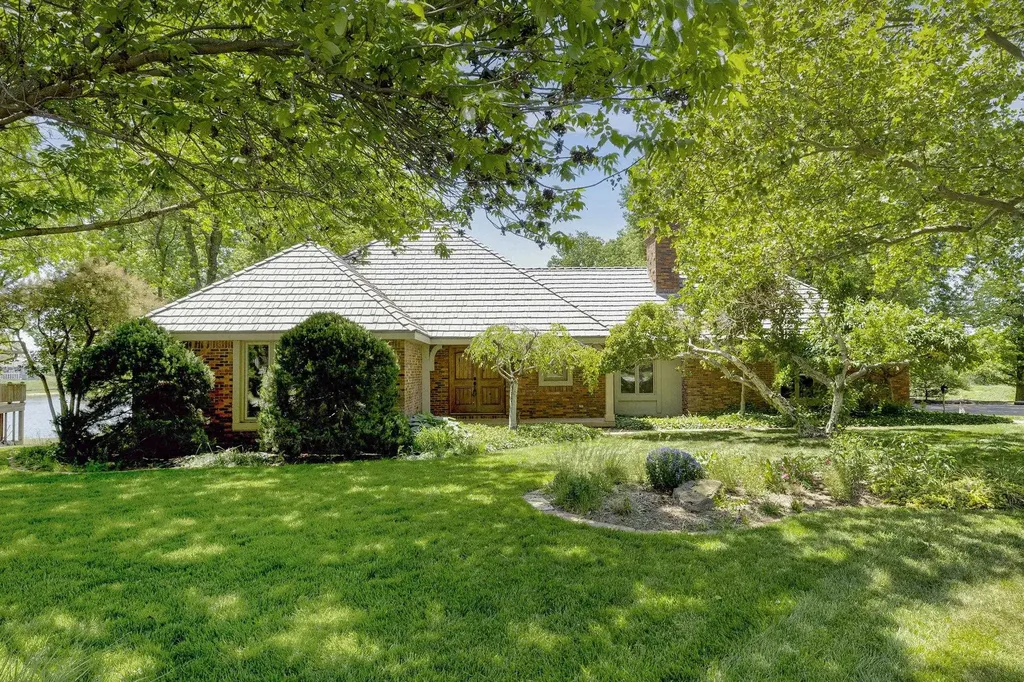18 N Lakeview Drive Goddard KS 67052