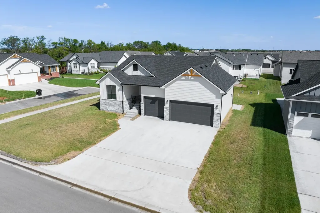 1230 W Ravendale Lane Goddard KS 67052