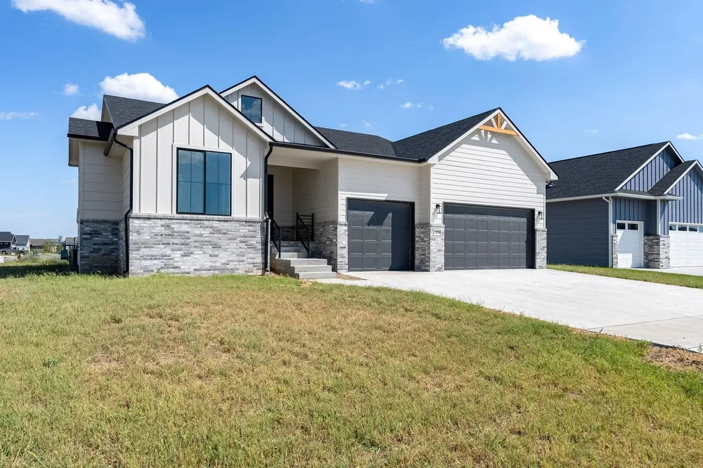 1230 W Ravendale Lane Goddard KS 67052