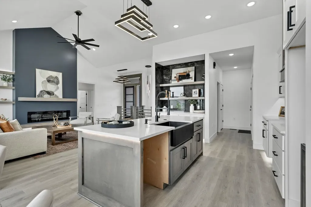 6641 N Silverton Street Park City KS 67219