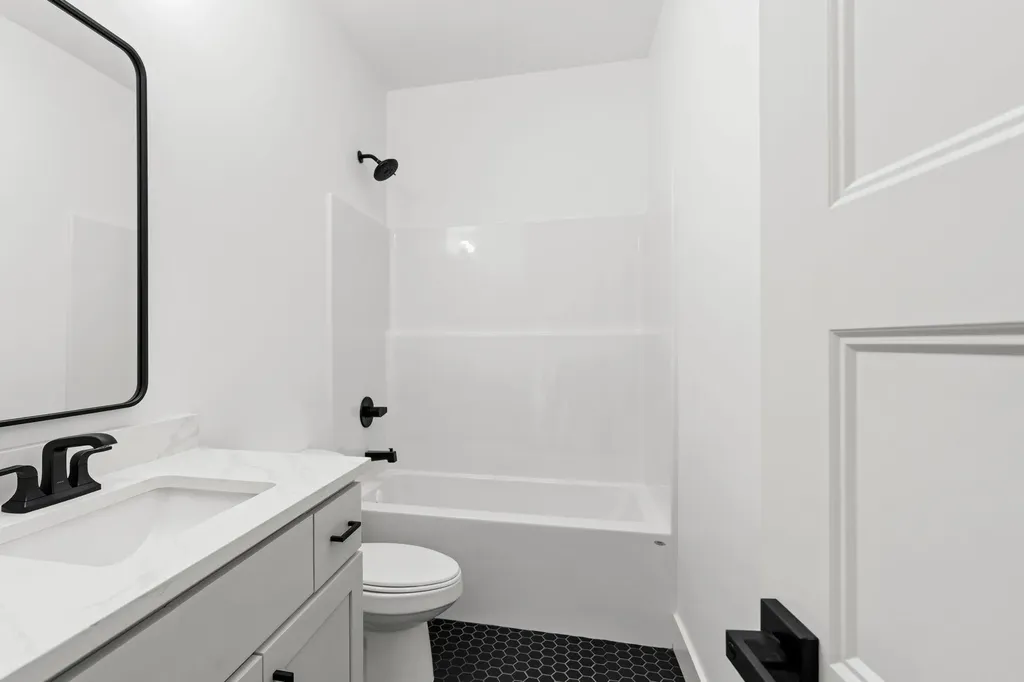 6641 N Silverton Street Park City KS 67219