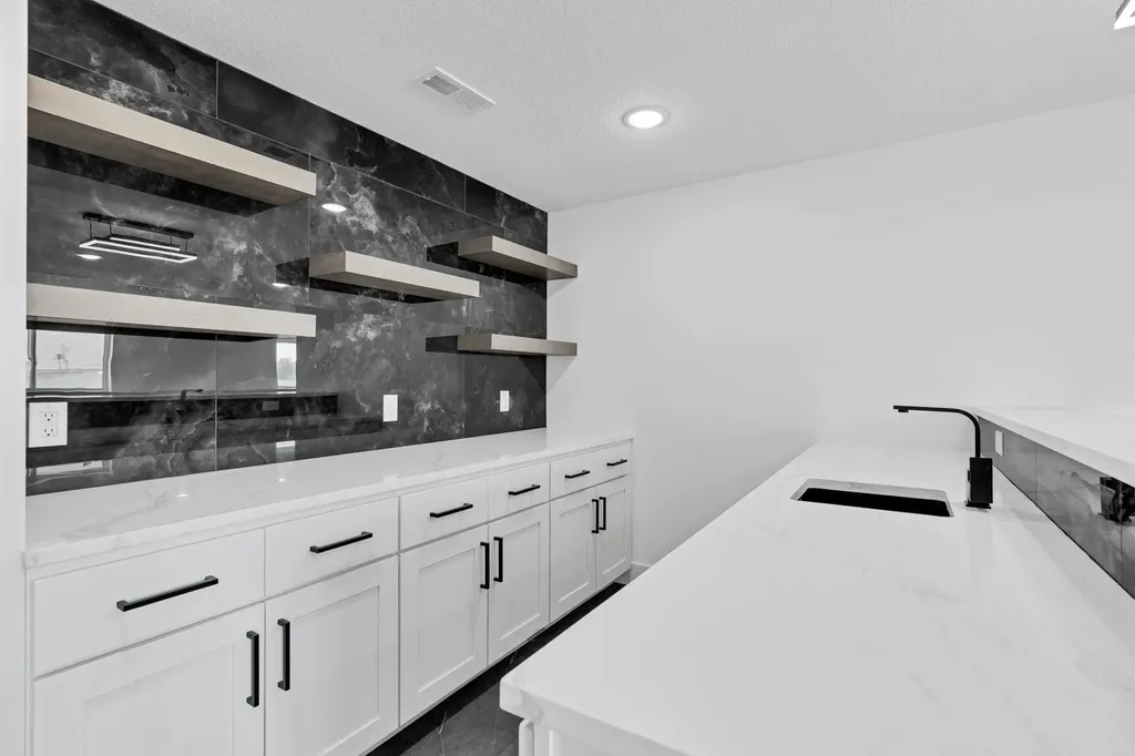 6641 N Silverton Street Park City KS 67219