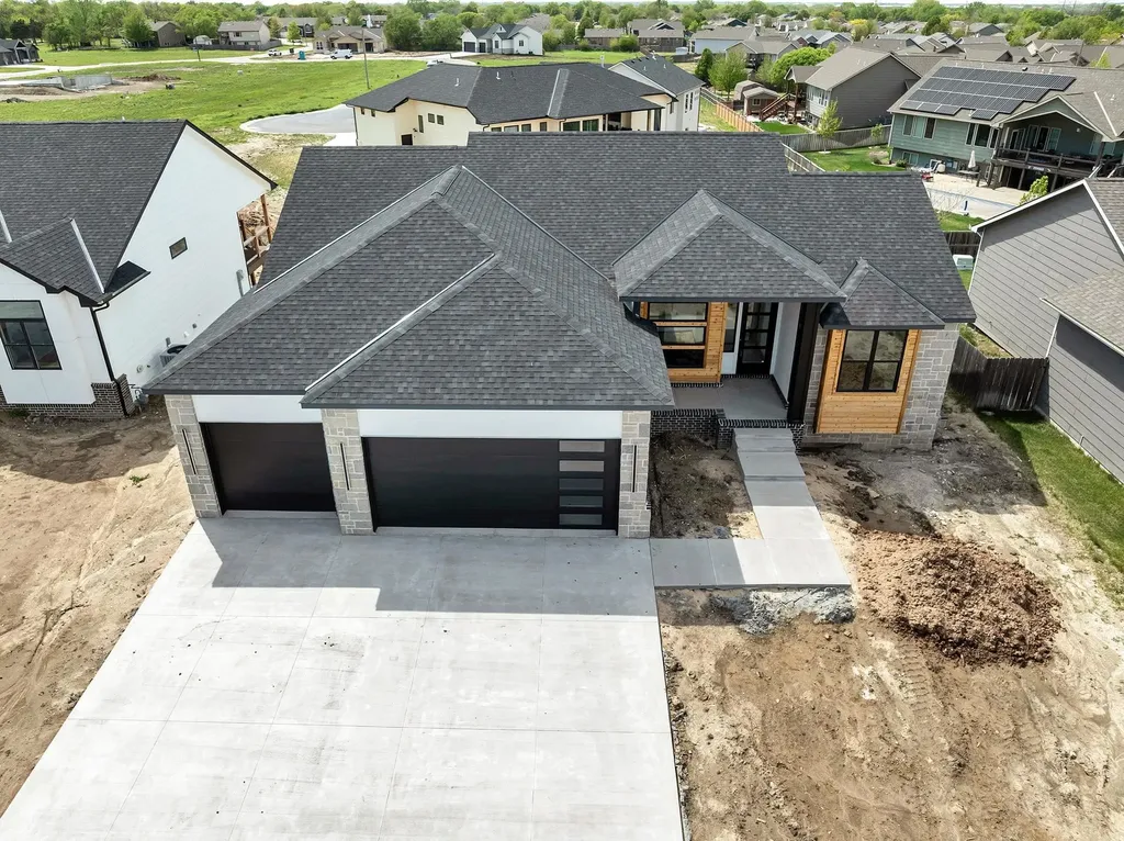 6641 N Silverton Street Park City KS 67219