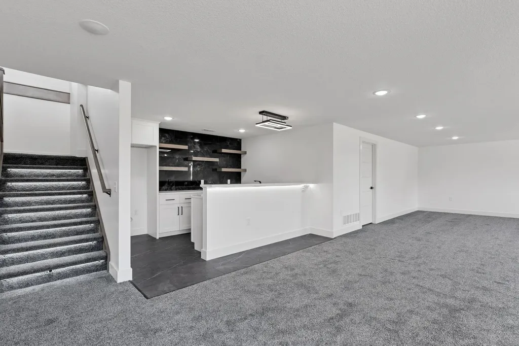 6641 N Silverton Street Park City KS 67219