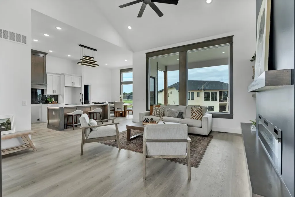 6641 N Silverton Street Park City KS 67219